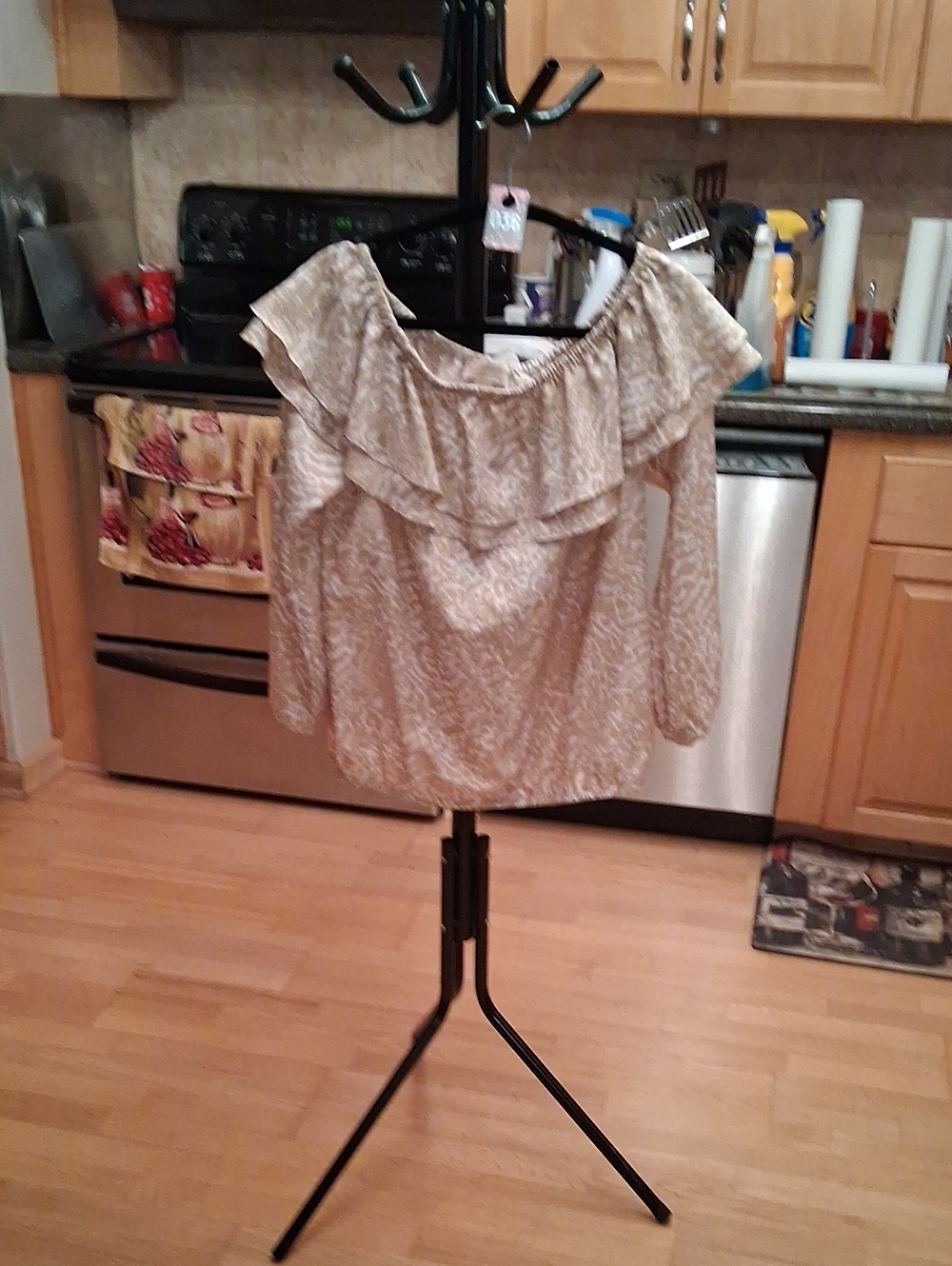 MICHAEL Michael Kors Cream Floral Ruffle Off-Shoulder Blouse